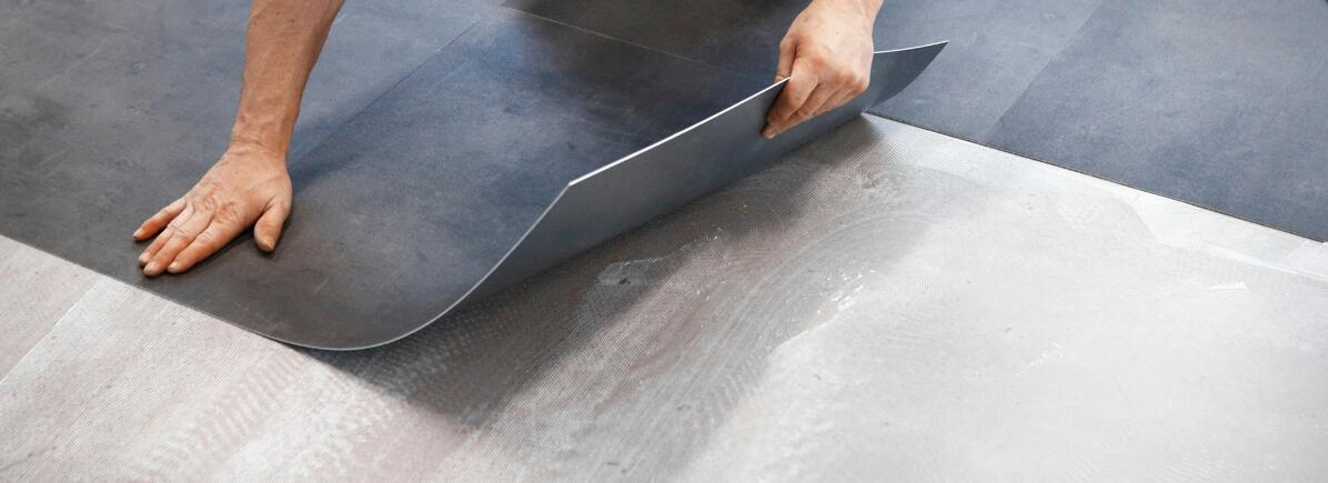 padló felújítás ragasztós spc padlóval