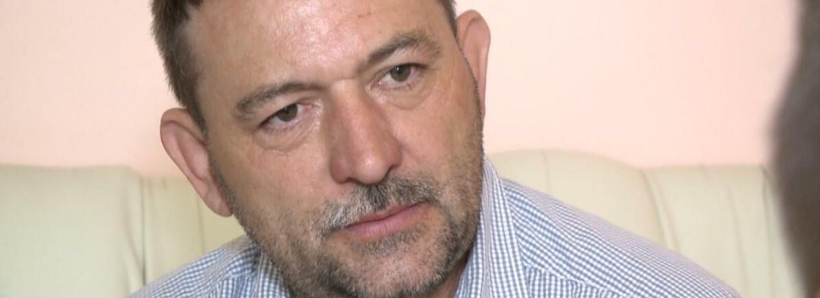 Ártatlanul vonul börtönbe Börtönbe kell vonulnia, mert megegyezik a neve egy falubeli emberével