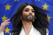 Conchita Wurst átalakulás Hihetetlen átalakuláson esett át Conchita Wurst